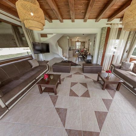 Casa Dellˇ Amore Villa บีฮัช ภายนอก รูปภาพ